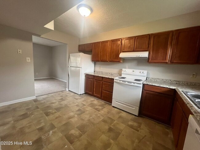 Building Photo - 117 Palace Cir