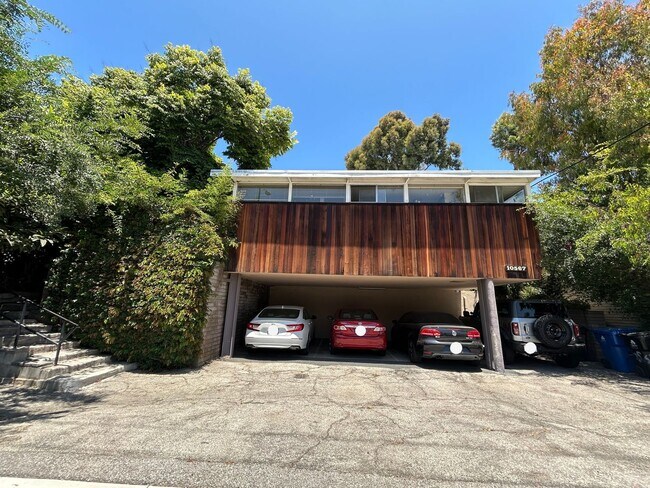 Foto del edificio - 10567 National Blvd. Apts.