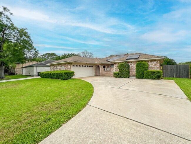 Foto del edificio - 15002 Torry Pines Rd