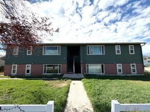 Building Photo - 413 N Cherry St