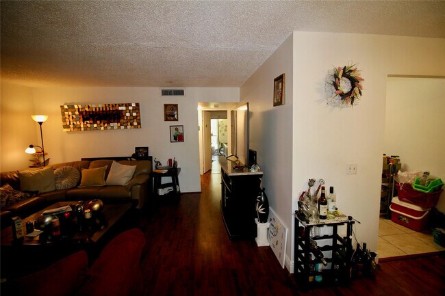 Foto del edificio - 316 Meadows Cir