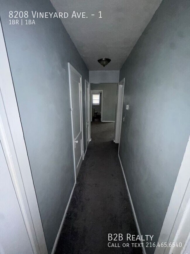 Foto del edificio - 8208 Vineyard Ave