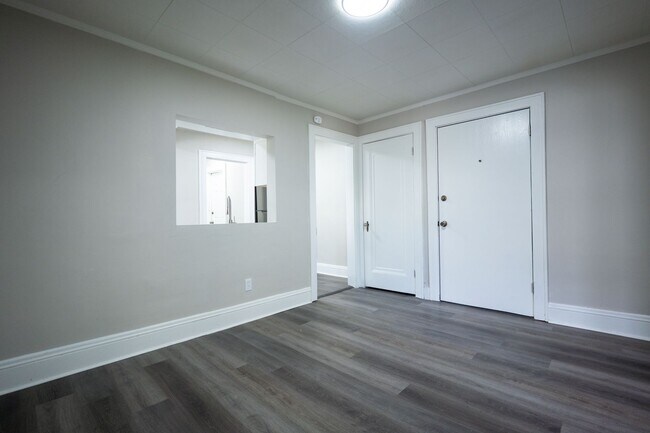 Building Photo - 833 Brown St