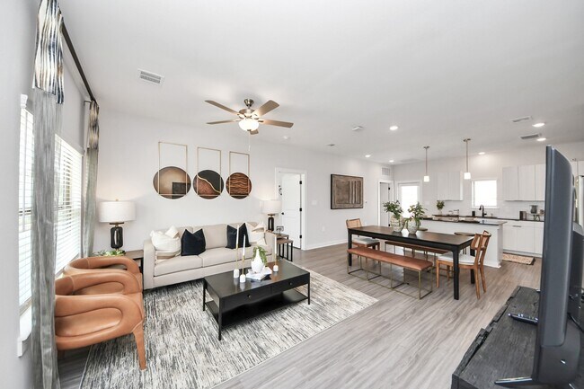 Foto del edificio - 7711 Longmire Rd