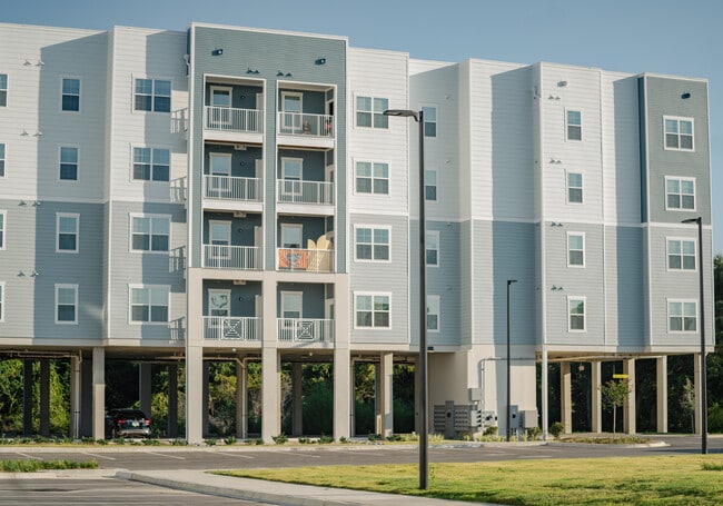 Building Photo - Sovereign at North Bay