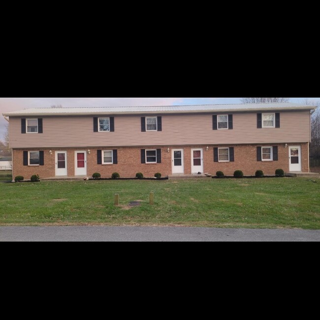 Building Photo - 105 Sheila Ct
