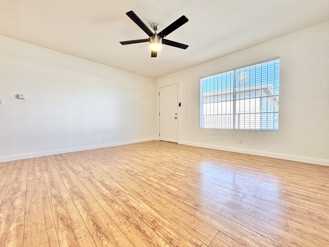 Foto del edificio - 320 E Hyde Park Blvd