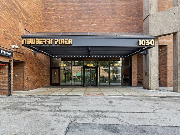 Photo - 1030 N State St Apartment