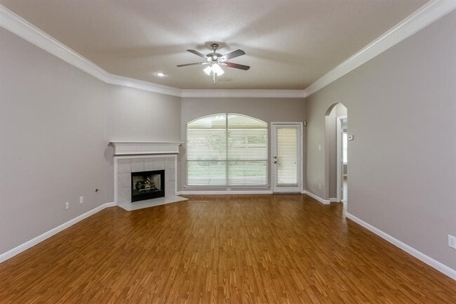 Foto del edificio - 2326 Standing Oak Ln