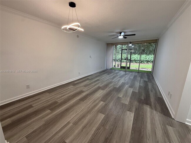 Foto del edificio - 9440 Live Oak Pl