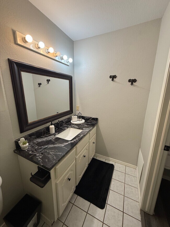 Foto del edificio - 1408 N Juniper Ave