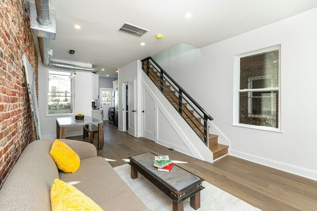 Photo - 1610 Rosedale St NE House