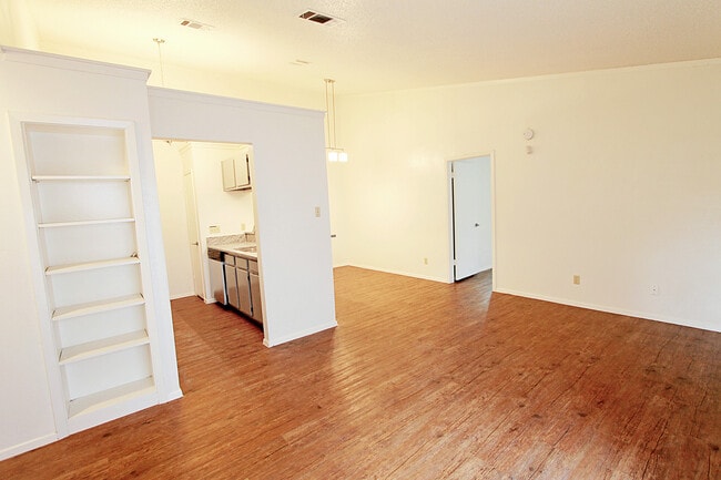 Building Photo - 11807 Lochridge Dr