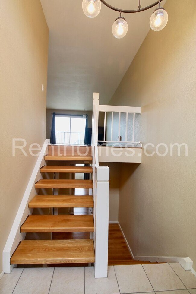 Foto del edificio - Bay Ho, 3745-C Balboa Terr, Pano Bay/Ocean Views, Remodeled, 2 Car Garage!