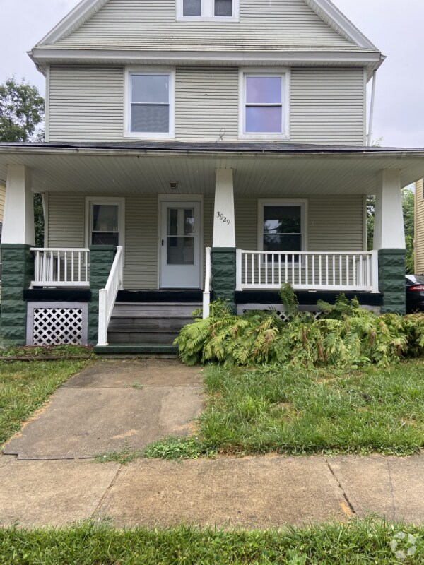 Building Photo - 3929 Clybourne Ave