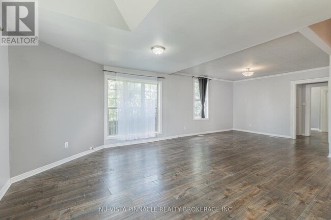 Photo du bâtiment - 132 Wharncliffe Rd N