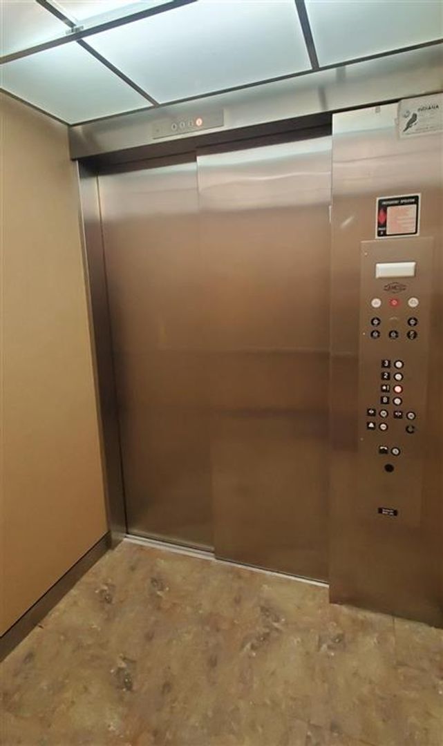 Building Photo - 127