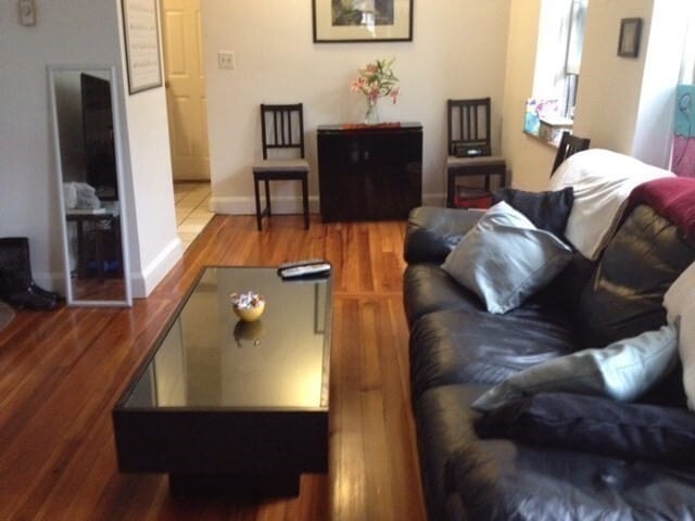 Building Photo - 11 Phillips St