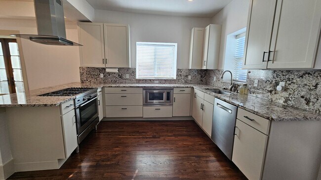 Foto del edificio - Modern Park Hill Home