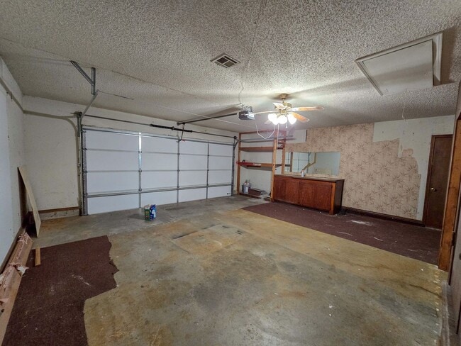 Building Photo - 3 Bedroom 2 Bath home in Shawnee!