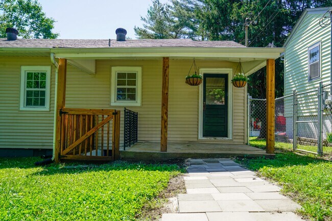Back Patio - 1403 Debow St