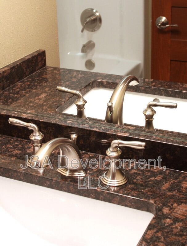 Foto del edificio - 206 E 4th St