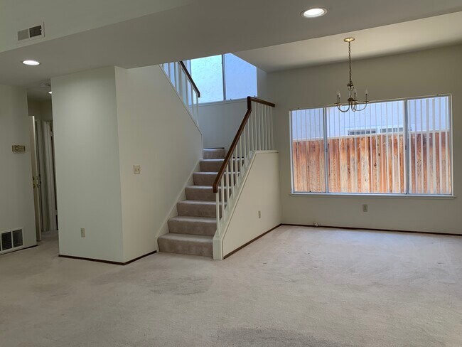 Building Photo - 867 Salt Lake Dr