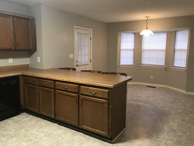Building Photo - 8453 Lanewood Cir