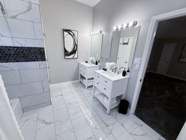 Building Photo - 1958 Bohemia Dr