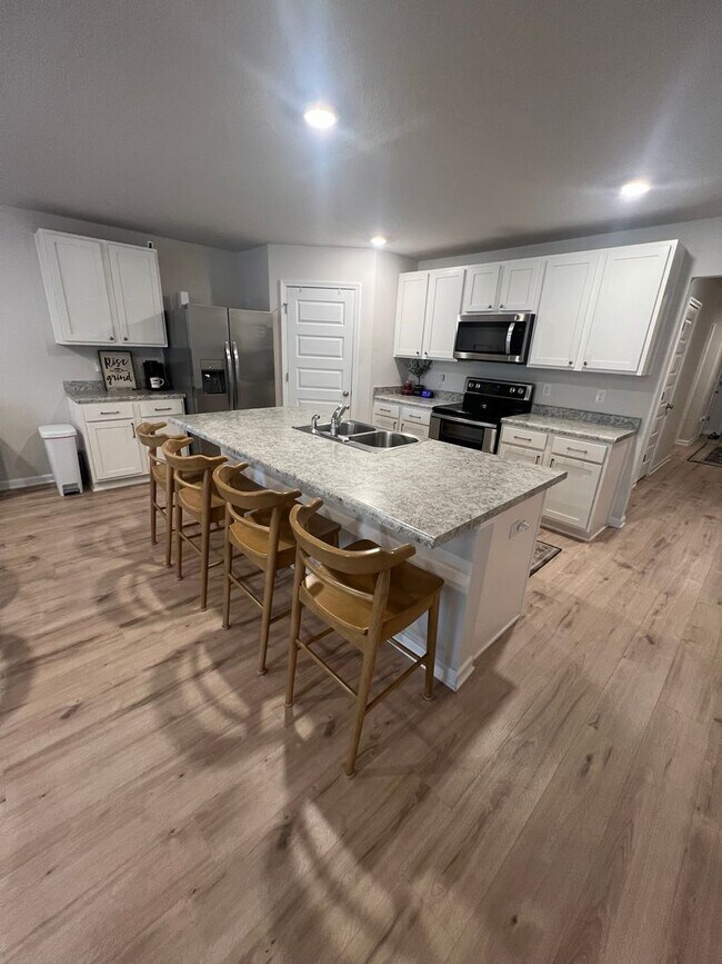 Foto del edificio - Woodlands 4 bed 2 bath gem !