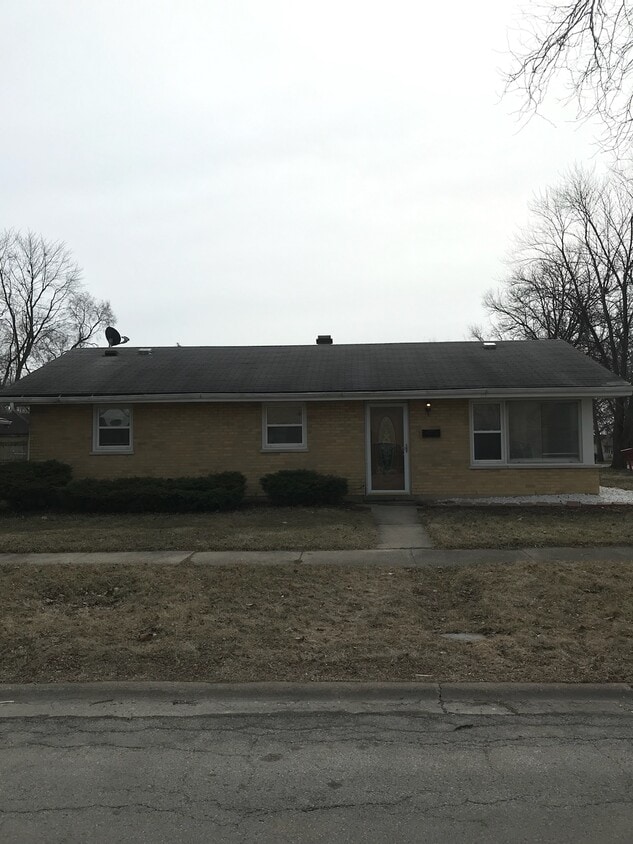3001 Wallace Ave, Steger, IL 60475 House Rental in Steger, IL
