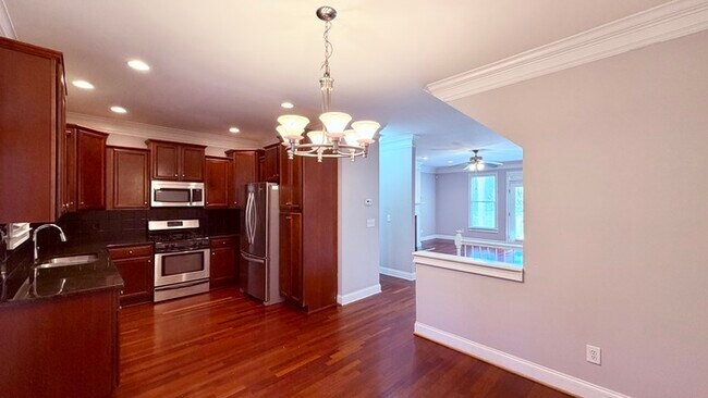 Foto del edificio - Perfect West Midtown Location! 4 Bedroom Townhouse, Granite, Hardwood Floors