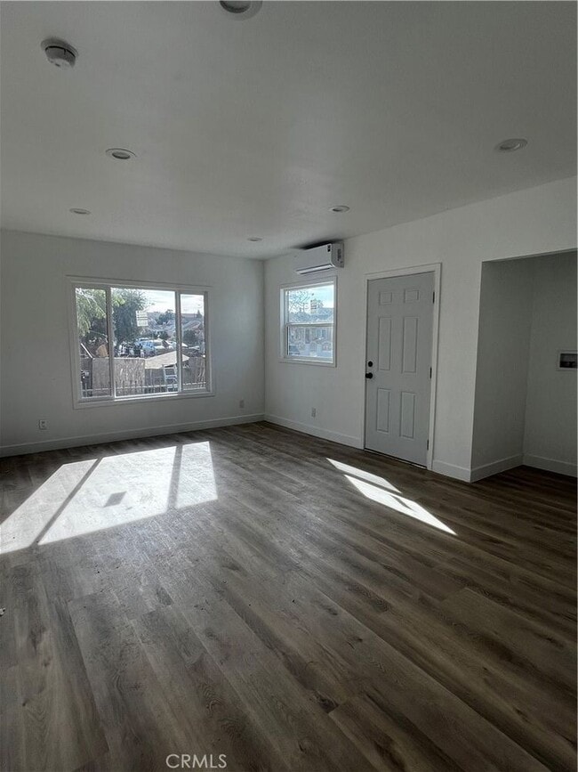 Building Photo - 1123 W 43rd St