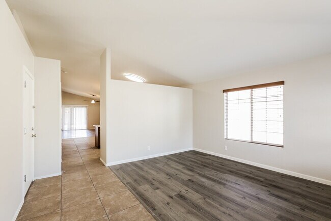 Building Photo - 2829 W Grenadine Rd