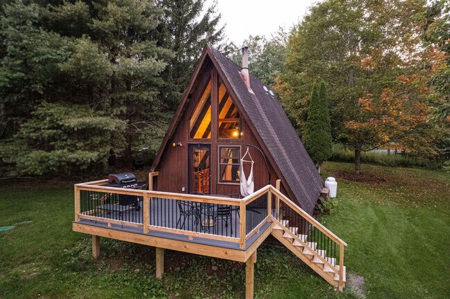 Foto del edificio - 614 Sanford Hollow Rd