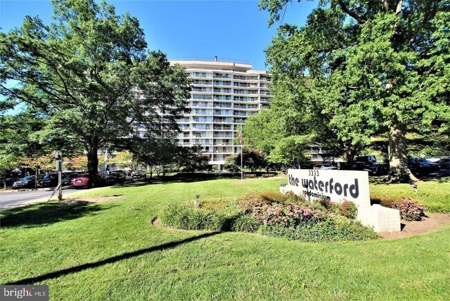 Foto del edificio - 3333 University Blvd W