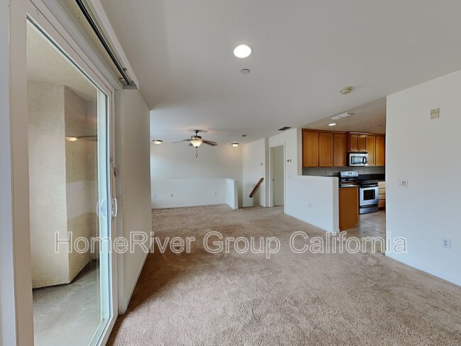 Foto del edificio - 611 Blossom Rock Ln