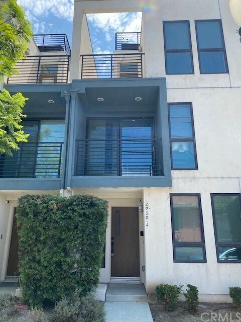 Building Photo - 2930 Rowena Ave