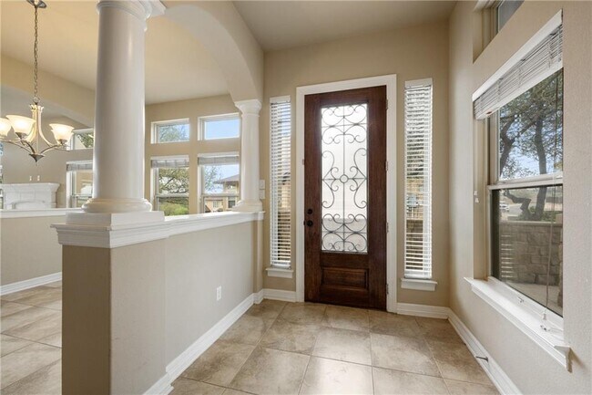 Building Photo - 321 Lombardia Dr
