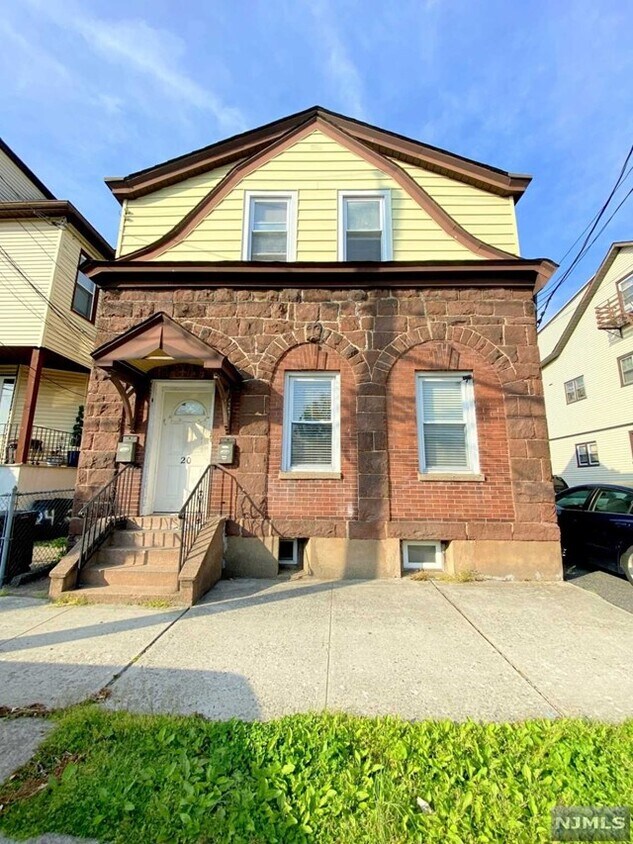 20 Charles St, Lodi, NJ 07644 Townhome Rentals in Lodi NJ