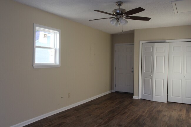 Building Photo - 611 Arrowhead Ln