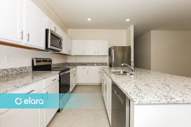 Building Photo - 18405 N Los Gabrieles Way