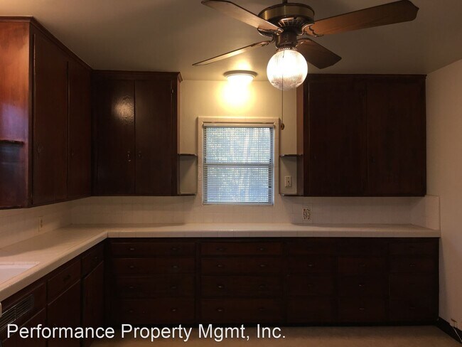 Building Photo - 3 br, 1 bath House - 3092 W. McKinley Ave.