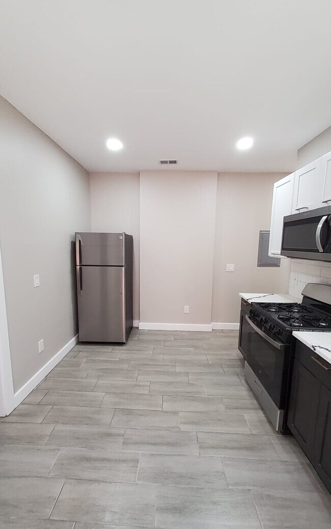 Stainless steel appliances - 660 Grove St