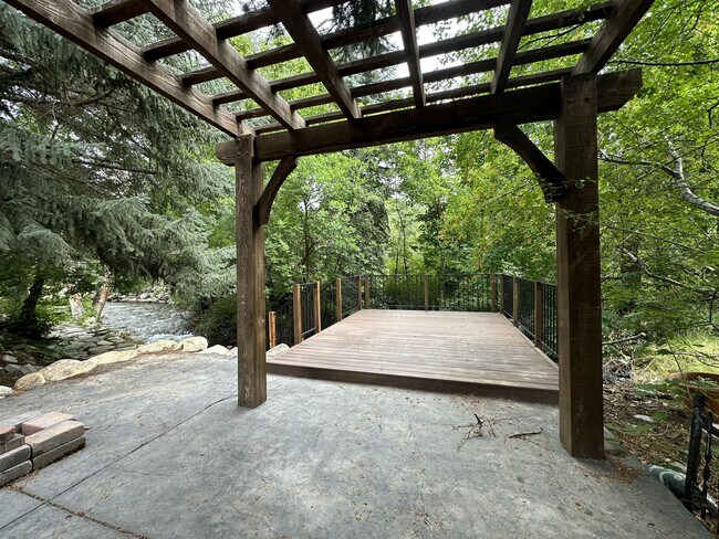 Building Photo - 640 Canyon Rd