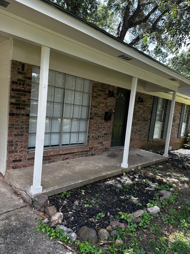 Foto del edificio - 2619 Elkhart Dr