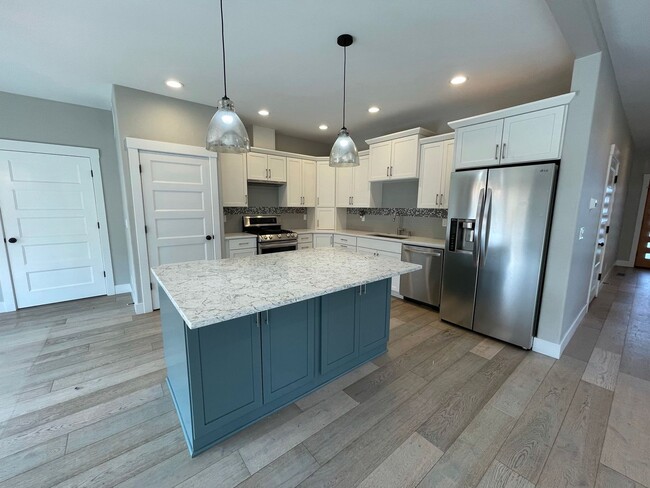 Building Photo - Application Pending - Spacious 3 Bedroom H...