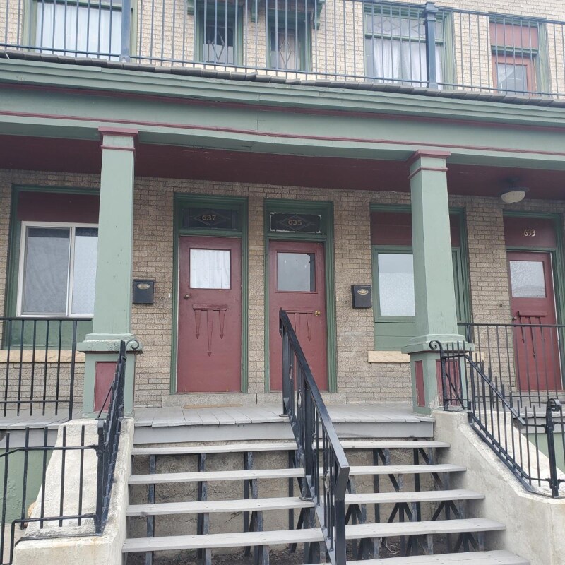 Foto principal - 635 W Park St