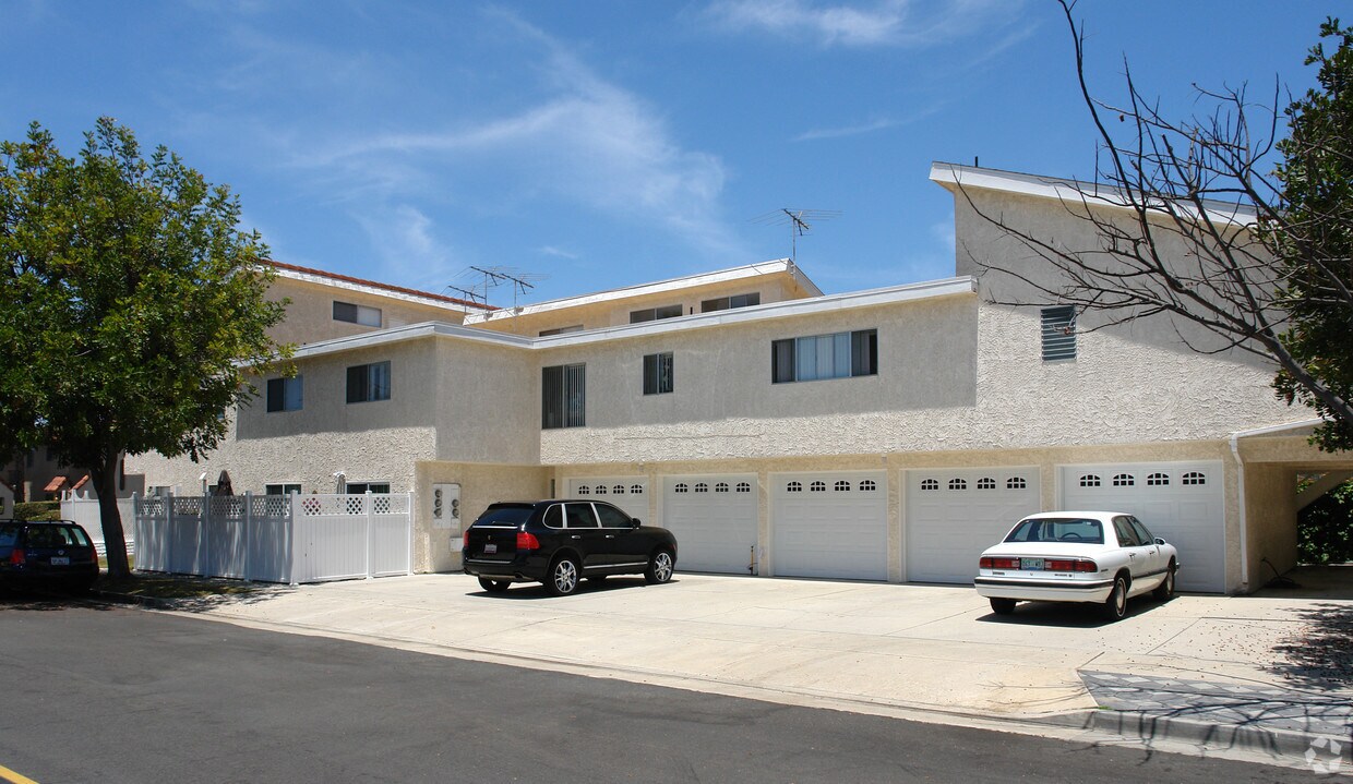 Building Photo - 16852 Lynn St