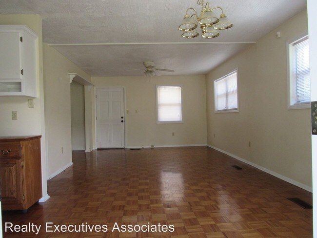 Building Photo - 3 br, 1 bath House - 1856 Mentor Road